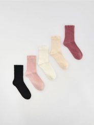 Skarpetki z bawełną 5 pack - różowy. Czerwone skarpetki damskie Reserved, bez wzorów, z bawełny. Za 49.99 zł.