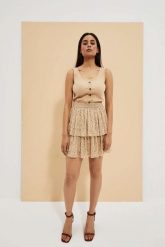 Spódnica mini z falbanami ciemnobeżowa. Brązowe spódniczki damskie MOODO, m, bez wzorów, z poliesteru, mini. W wyprzedaży za 32.99 zł.