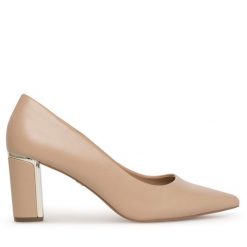 Czółenka Nine West. Brązowe czółenka damskie Nine West, bez wzorów, bez obcasa. Za 189.99 zł.