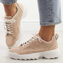 Różowe sportowe buty damskie Kylie Crazy 8402. Czerwone buty sportowe na co dzień damskie Kylie Crazy, bez wzorów, z jeansu, trekkingowe. Za 99.00 zł.