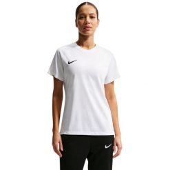 Koszulka damska Nike Dri-Fit Park VIII. Białe t-shirty damskie Nike, bez wzorów, z materiału, bez ramiączek. Za 66.99 zł.