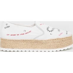 Silvian Heach - Espadryle. Białe espadryle damskie Silvian Heach, bez wzorów, z gumy, bez obcasa, na platformie. W wyprzedaży za 269.90 zł.