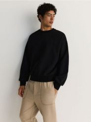 Bluza oversize z przeszyciem - czarny. Czarne bluzy bez kaptura męskie Reserved, l, z bawełny. W wyprzedaży za 69.99 zł.