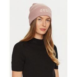 Czapka Guess. Czerwone czapki zimowe damskie Guess. Za 169.99 zł.