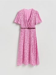 Sukienka z paskiem - różowy. Czerwone sukienki damskie Reserved, l, bez wzorów, z tkaniny, bez kołnierzyka, bez ramiączek, kopertowe. Za 159.99 zł.