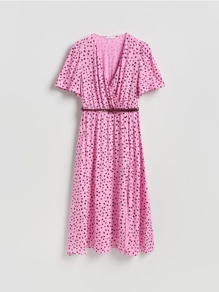 Sukienka z paskiem - różowy. Czerwone sukienki damskie Reserved, l, bez wzorów, z tkaniny, bez kołnierzyka, bez ramiączek, kopertowe. Za 159.99 zł.