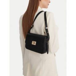 Torebka Nine West. Czarne torebki klasyczne damskie Nine West, bez wzorów, bez dodatków. Za 199.99 zł.