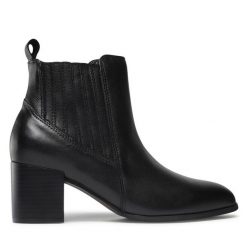 Botki Lasocki. Czarne botki damskie Lasocki, bez obcasa, na słupku, bez zapięcia. Za 209.99 zł.