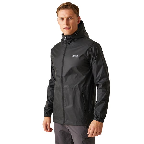 Kurtka Kieszonkowa Wodoodporna Męska + Worek Pack It III. Czarne kurtki męskie Regatta, m, bez wzorów, z materiału, z kapturem. Za 250.99 zł.