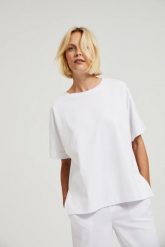 T-shirt oversize biały. Białe t-shirty damskie MOODO, m, bez wzorów, bez kołnierzyka. W wyprzedaży za 19.99 zł.
