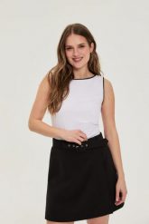 Top biały. Białe topy damskie MOODO, l, bez wzorów, z bawełny, bez kołnierzyka. Za 39.99 zł.