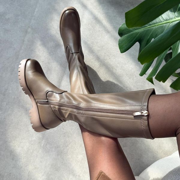 Khaki kozaki damskie Potocki 12729. Brązowe kozaki damskie POTOCKI, z jeansu, z okrągłym noskiem, bez obcasa. Za 249.00 zł.