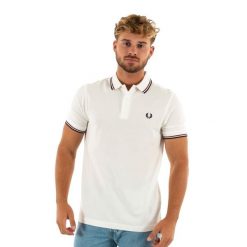 Koszulka Polo Fred Perry z Podwójnym Obszyciem Biało-Czerwono-Granatowa. Białe koszulki polo męskie Fred Perry, m, bez wzorów, z bawełny, bez ramiączek. Za 377.30 zł.