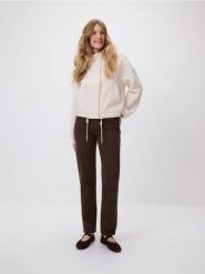 Bawełniana kurtka - złamana biel. Kurtki damskie Reserved, l, bez wzorów, z bawełny, bez kaptura. Za 159.99 zł.