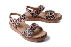 COMFORTABEL 710209-00 leo, sandały damskie. Brązowe sandały damskie Comfortabel, bez wzorów, bez obcasa, na płaskiej podeszwie. Za 230.93 zł.