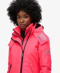 Superdry Kurtka Windbreaker Górska z Kapturem. Czerwone kurtki damskie Superdry., bez wzorów, z kapturem. Za 531.10 zł.
