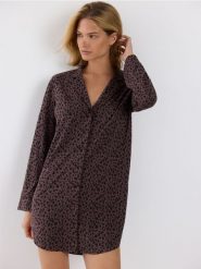 Koszula nocna z wiskozą - ciemnobrązowy. Brązowe koszule nocne damskie Reserved, bez wzorów, z dzianiny. Za 119.99 zł.