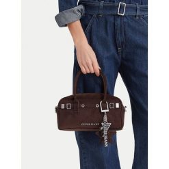 Torebka Guess Jeans. Brązowe torebki klasyczne damskie Guess Jeans, z aplikacjami, z jeansu, bez dodatków. Za 269.99 zł.