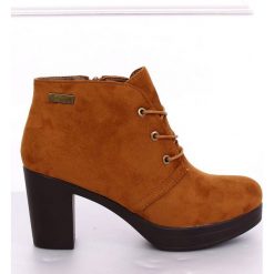 Brązowe Półbuty na obcasie camel 8B883 Camel. Brązowe botki damskie ButyModne, klasyczne, bez obcasa, na obcasie, bez zapięcia. W wyprzedaży za 129.00 zł.