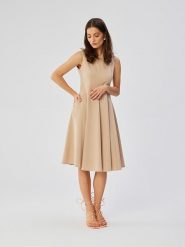 Stylove Sukienka w kolorze beżowym rozmiar: L. Brązowe sukienki damskie Stylove, l, bez wzorów, bez kołnierzyka, bez ramiączek, midi, rozkloszowane. Za 233.33 zł.
