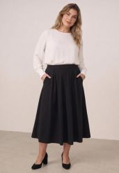 Czarna Rozkloszowana Spódnica z Wysokim Stanem Ismotis. Czarne spódniczki damskie Born2be, l, bez wzorów, z podwyższonym stanem, plus size, midi, dopasowane. Za 89.99 zł.