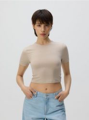Krótki t-shirt - beżowy. Brązowe t-shirty damskie Reserved, l, bez wzorów, z dzianiny, bez kołnierzyka. W wyprzedaży za 25.99 zł.
