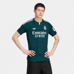 Koszulka piłkarska ADIDAS Real Madryt 26/27 wyjazdowa. Bluzki sportowe damskie Adidas, m, z materiału, bez kołnierzyka, bez ramiączek. Za 439.99 zł.