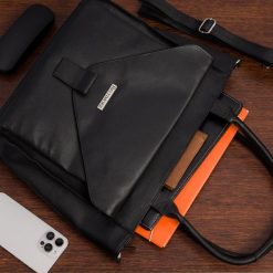 Torebka skórzana duża damska A4 klasyczna na ramię czarna Beltimore N31. Czarne torebki klasyczne damskie bez wzorów, duże, bez dodatków. Za 329.90 zł.