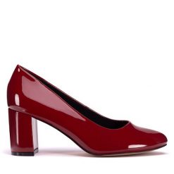Czółenka Clara Barson. Czerwone czółenka damskie Clara Barson, bez wzorów, bez obcasa. Za 119.99 zł.
