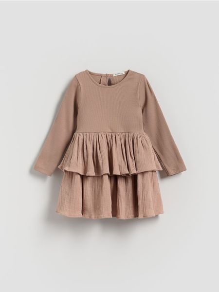 Sukienka z falbankami - beżowy. Brązowe sukienki dziewczęce Reserved, bez wzorów, z bawełny, bez ramiączek. Za 69.99 zł.