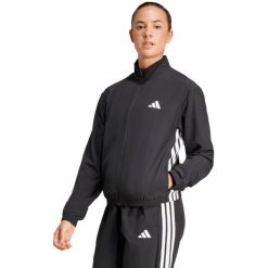 Kurtka damska adidas Train Essentials 3-Stripes. Białe kurtki damskie Adidas, bez wzorów, z elastanu, bez kaptura. Za 186.99 zł.