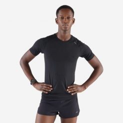 Koszulka do biegania męska Kiprun 500 comfort slim. Czarne t-shirty sportowe męskie KIPRUN, m, z elastanu, bez ramiączek, do biegania. Za 89.99 zł.