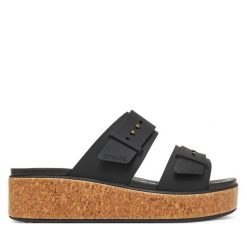 Klapki Crocs. Czarne klapki damskie Crocs, bez wzorów, bez obcasa. Za 299.99 zł.