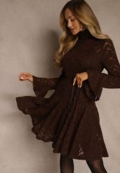 Brązowa Sukienka ze Stójką z Koronki Zdobiona Wiązaniem w Talii i Falbanami Elarassa. Brązowe sukienki damskie Renee, m, z aplikacjami, z koronki, bez kołnierzyka, bez ramiączek, mini. Za 179.99 zł.