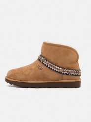 UGG Skórzane botki "Crescent" w kolorze jasnobrązowym rozmiar: 36. Brązowe botki damskie Ugg, ze skóry, bez obcasa, bez zapięcia. Za 748.50 zł.