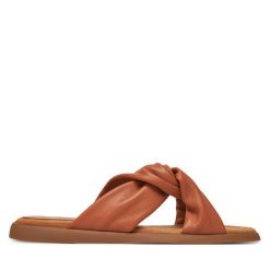 Klapki Unisa. Brązowe klapki damskie Unisa, bez wzorów, bez obcasa. Za 289.99 zł.