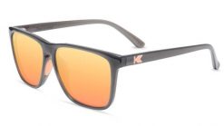 Okulary przeciwsłoneczne dla dorosłych - kategoria 3 z polaryzacją - Jelly Grey. Szare okulary przeciwsłoneczne męskie KNOCKAROUND, z gumy, prostokątne. Za 186.15 zł.