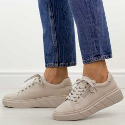 Beżowe skórzane półbuty damskie na platformie Jezzi 18-20. Brązowe półbuty damskie Jezzi, bez wzorów, z jeansu, eleganckie, bez obcasa, na platformie. Za 249.00 zł.