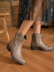 Sixth Sens Kowbojki w kolorze khaki rozmiar: 39. Brązowe kozaki damskie Sixth Sens, bez obcasa. Za 152.99 zł.