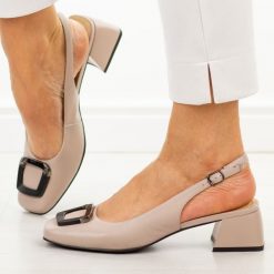 Beżowe skórzane sandały damskie Filippo Dp6183/26. Brązowe sandały damskie Filippo, bez wzorów, ze skóry, bez obcasa, na obcasie. Za 299.00 zł.