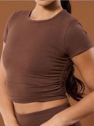 Sportowe crop top - brązowy. Brązowe topy sportowe damskie Sinsay, l, bez wzorów, bez ramiączek. Za 29.99 zł.
