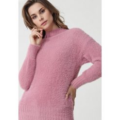 Ciemnoróżowy Sweter Wełniany Holding On. Czerwone swetry klasyczne damskie Born2be, l, z wełny, bez kołnierzyka. Za 64.99 zł.