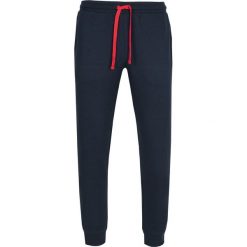 Spodnie dresowe Emporio Armani. Spodnie dresowe męskie Emporio Armani, bez wzorów, z bawełny. Za 199.00 zł.