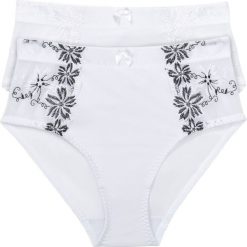 Figi modelujące z delikatną koronką (2 pary). Białe bielizna wyszczuplająca bonprix, z koronki. Za 74.99 zł.