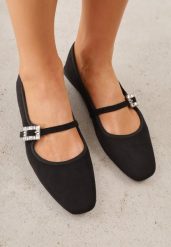 Czarne Balerinki z Imitacji Zamszu z Paskiem z Biżuteryjną Klamerką Elintora. Czarne baleriny damskie Born2be, bez wzorów, z jeansu, bez obcasa. Za 69.99 zł.
