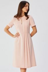Elegancka sukienka midi z ozdobnymi zakładkami pudrowy róż. Czerwone sukienki damskie Stylove, m, bez wzorów, eleganckie, bez kołnierzyka, bez ramiączek, midi. Za 299.00 zł.