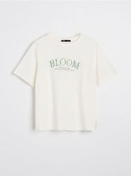 Koszulka z haftowanym napisem - kremowy. Białe t-shirty damskie Sinsay, l, bez wzorów, bez kołnierzyka. W wyprzedaży za 17.99 zł.
