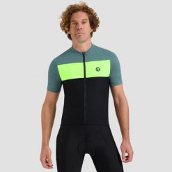 Koszulka rowerowa męska Rogelli Core Block. Czarne t-shirty sportowe męskie Rogelli, m, z materiału, bez ramiączek, na fitness i siłownię. Za 210.00 zł.
