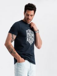 T-shirt męski z nadrukiem w stylu motocyklowym – granatowy V4 OM-TSPT-0125 - L. Niebieskie t-shirty męskie Ombre Clothing, l, bez wzorów, z bawełny, bez kołnierzyka. W wyprzedaży za 29.99 zł.