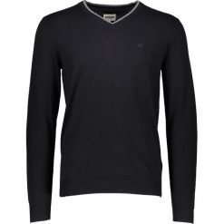 Sweter w kolorze czarnym. Czarne swetry męskie Wrangler, l, bez wzorów, z bawełny, bez kołnierzyka. W wyprzedaży za 109.95 zł.